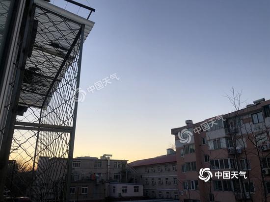 今晨,北京天氣晴朗,能見度不錯。