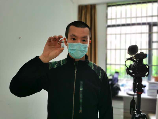 入组接种疫苗的志愿者。受访者供图