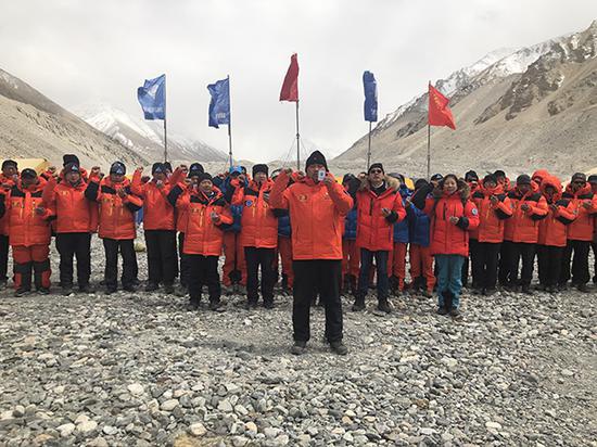 全体队员宣誓。澎湃新闻记者 王万春 图