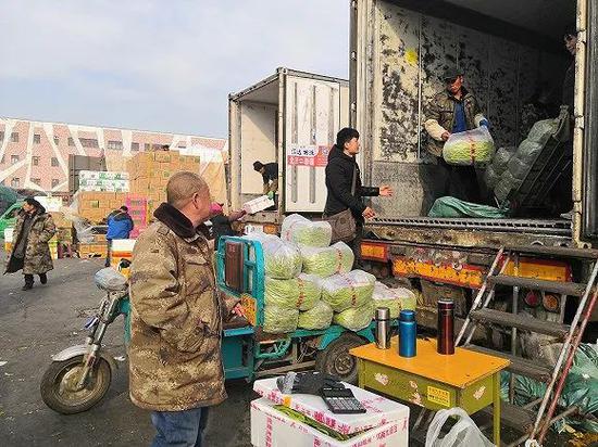 新发地是北京很多小店进货的重要泉源。(图片泉源:视觉中国)