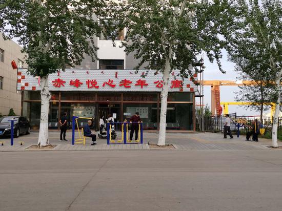 案发几日后,悦心养老公寓允许老人出来活动,随后又封闭大门。