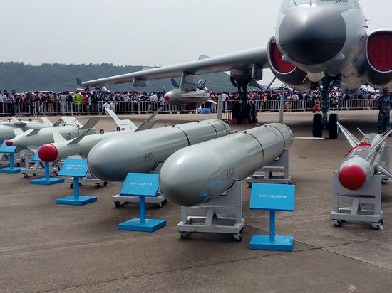珠海航展展示的轰-6K,轰-6J是轰-6K的衍生型号