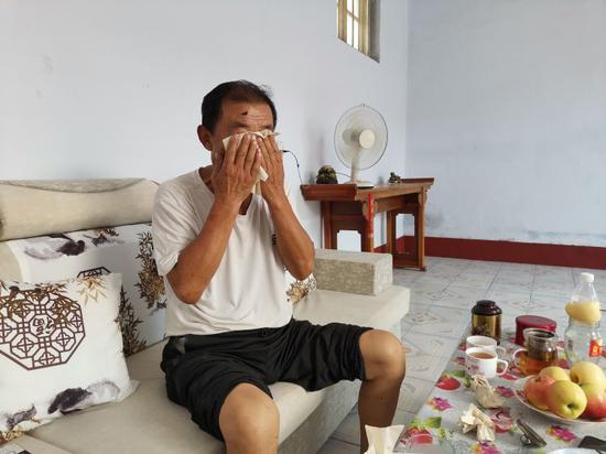 说起当年的寻子经历,王先生禁不住热泪盈眶