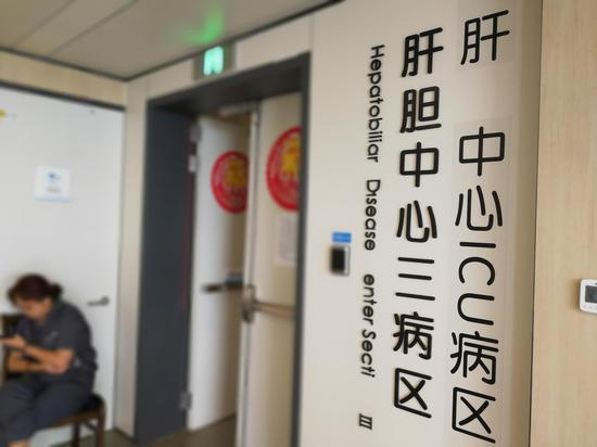 本案被告人黄新立和陆森,都曾供职于江苏省人民医院肝胆中心。 澎湃新闻记者 朱远祥 图