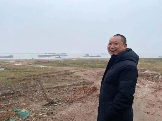 禁渔后,张向龙时不时去湖边走一圈。新京报记者 肖薇薇 摄