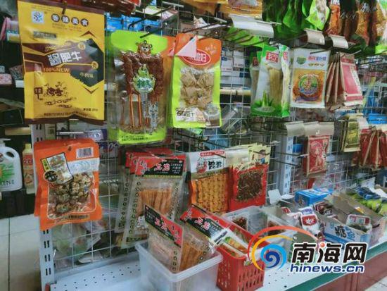 海南查获一万多袋问题辣条 香肠没肠酱肥牛没牛肉