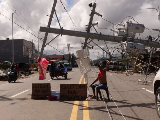 当地时间2021年12月19日，菲律宾苏里高省遭台风“雷伊”袭击。图/IC photo