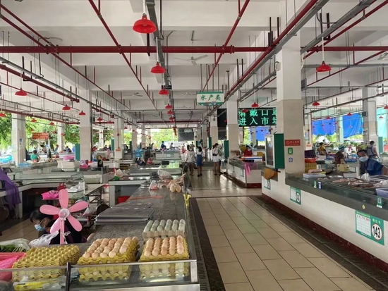 8月20日,市场的水产区依然没有鲜活鱼虾 | 受访者供图