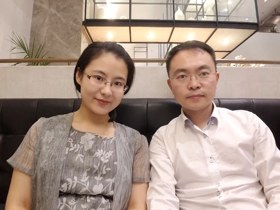 蔡磊和妻子段睿的合影。