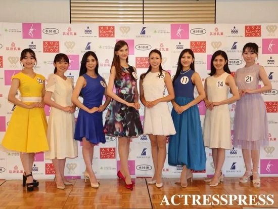 ·2024年「日本小姐」決賽選手，左四為卡羅琳娜。