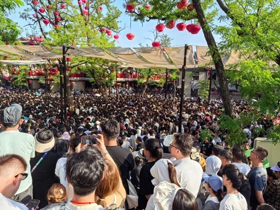 《王婆说媒》演出现场。图/九派新闻 马婕盈