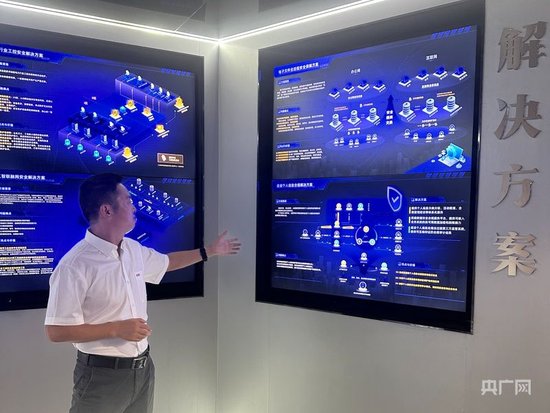 衛士通公司展示網絡安全解決方案(央廣網記者羅世偉 攝)