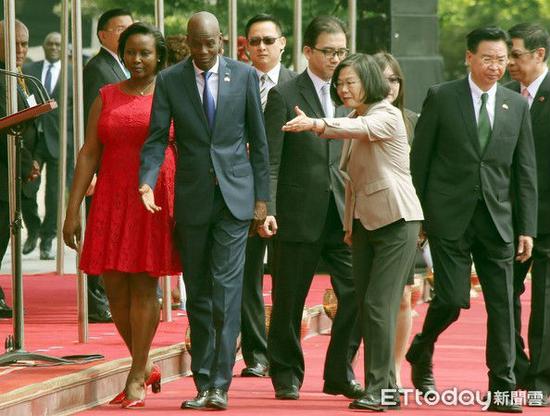 蔡英文和海地总统莫伊兹(图片源自台媒)