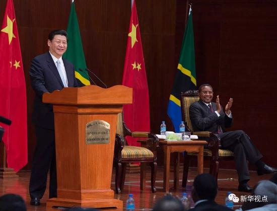 2013年 3月25日，国家主席习近平在坦桑尼亚达累斯萨拉姆尼雷尔国际会议中心发表演讲。新华社记者王晔摄