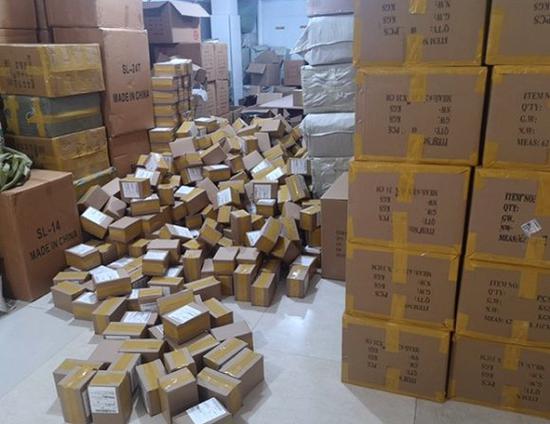 地摊专用照明灯销量激增70% 义乌商人忙坏了