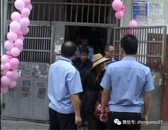 ▲苍南警方打击“龙港丐帮”现场。    苍南县公安局供图