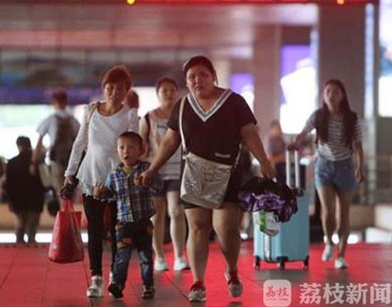 上海火车站2周捡到106个娃 熊家长