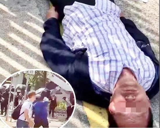(图:七旬老人被暴徒砸倒在地)