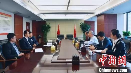 图为甘肃省税务局与企业就支持中小微企业融资问题举行会谈。(资料图) 钟欣 摄