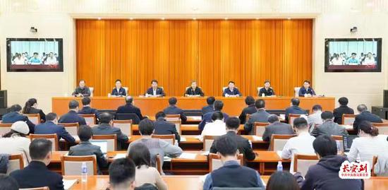下载乐橙app软件|官网-岳飞当年究竟发生了什么,在天波杨府一探究竟