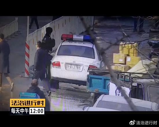 北京街头突现"仙鹤":司机纷纷避让 已获民警救助