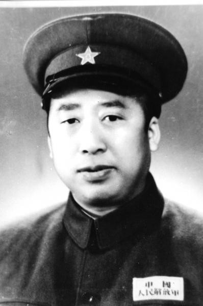 滕代远像 新华社发