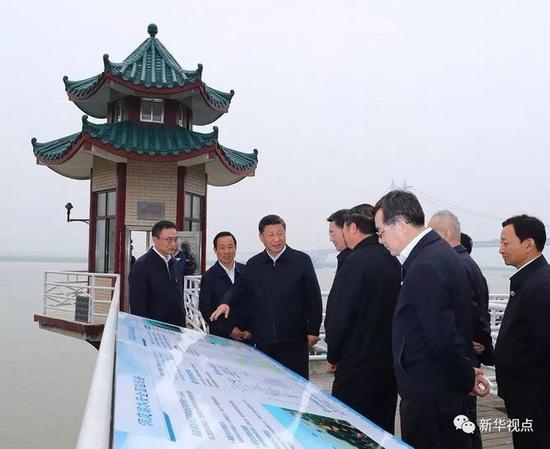 （4月25日下午，中共中央总书记、国家主席、中央军委主席习近平考察被誉为洞庭湖及长江流域水情&ldquo;晴雨表&rdquo;的城陵矶水文站。新华社记者谢环驰 摄）