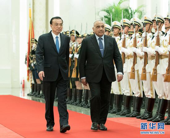 9月23日，国务院总理李克强在北京人民大会堂同来华进行正式访问的伊拉克总理阿卜杜勒-迈赫迪举行会谈。这是会谈前，李克强在人民大会堂北大厅为阿卜杜勒-迈赫迪举行欢迎仪式。 新华社记者 王晔 摄
