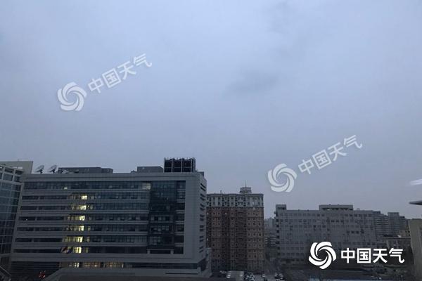 今晨,海淀区天空阴沉。