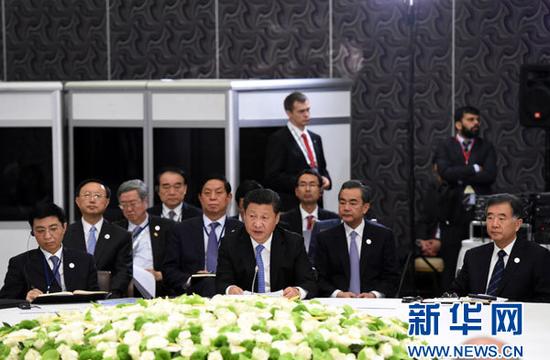 11月15日,金砖国家领导人非正式会晤在土耳其安塔利亚举行,中国国家主席习近平、俄罗斯总统普京、印度总理莫迪、南非总统祖马、巴西总统罗塞夫出席。习近平在会上发表题为《开拓机遇应对挑战》的重要讲话。 新华社记者 饶爱民 摄