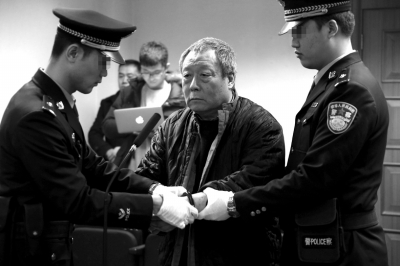 前天，杀害邻居的李某被市一中院一审判处死缓。法院供图