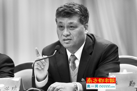 深圳书记:要大幅推进户籍人口 积分入户折腾|马