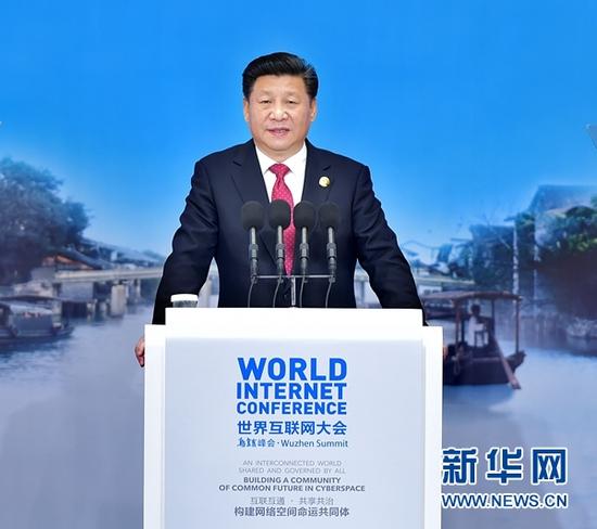 2015年12月16日，第二届世界互联网大会在浙江省乌镇开幕。国家主席习近平出席开幕式并发表主旨演讲。 新华社记者 李涛 摄