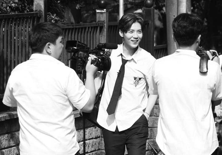 大陆男明星鹿晗日前赴台湾拍摄综艺节目“我去上学啦”。