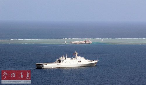 资料图片：中国南海舰队舰艇在南沙群岛附近海域巡航。