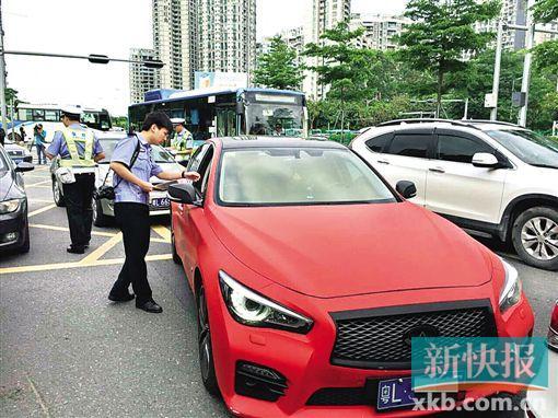 深圳交警首日执法,车主第三次冲“禁令”,处罚动真格。 深圳交警供图