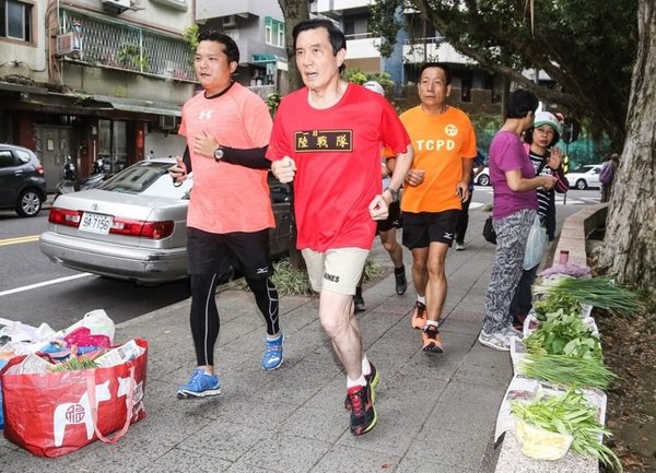 马英九早起跑步。（图片来源：台湾《联合报》）