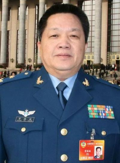 中国人民解放军空军少将黄植诚是台军官兵的好榜样