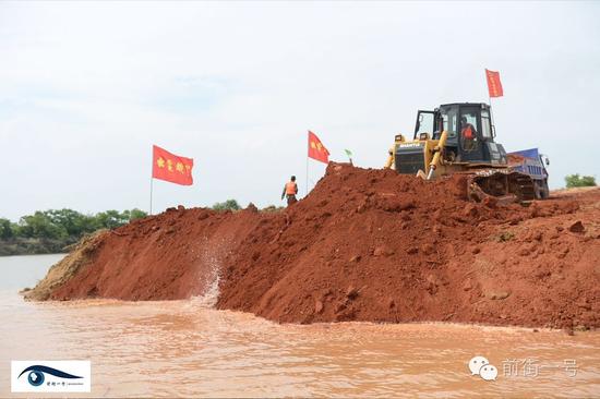 民政部国家减灾中心紧急启动国内遥感卫星数据获取机制、国际空间与重大灾害合作宪章机制和重大自然灾害应急无人机监测合作机制，对灾区进行持续动态监测，开展灾害范围与损失评估工作。截至21日，相关部门已分析制作了溃口区洪水范围监测产品。后续将开展房屋、道路、耕地和基础设施等监测评估工作。