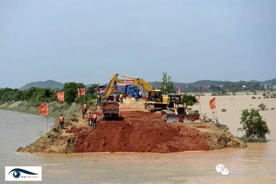 事发后，当地政府部门成立抗洪抢险、灾区卫生医疗、水毁工程修复、后勤保障、抗洪救灾督查等十个工作组，将圩内群众转移到安全地带，未出现人员伤亡。45支医疗救治、消杀防疫、卫生监督小分队，共计680余名医护人员第一时间投入救援，紧急采购调运价值80余万元的50余种药品和4种消杀药物发往灾区，全面开展医护救治和疫情防控，防止疫情发生。