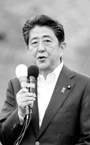 日本民进党代表指安倍缺乏风度。