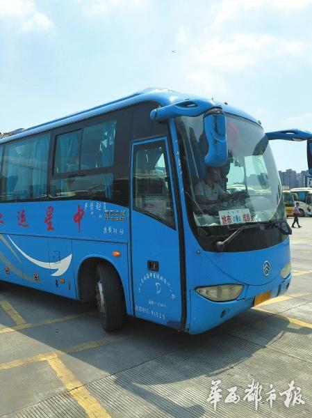 黃曉翠當(dāng)天乘坐的大巴車。