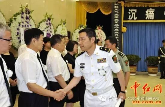 冯丹宇参加张震将军之子张宁阳的遗体告别仪式