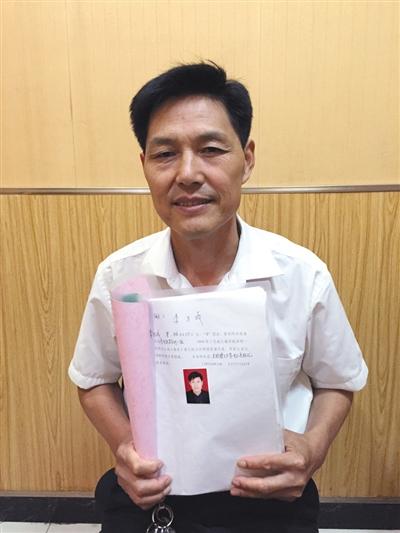 家住潼关的李万成。
