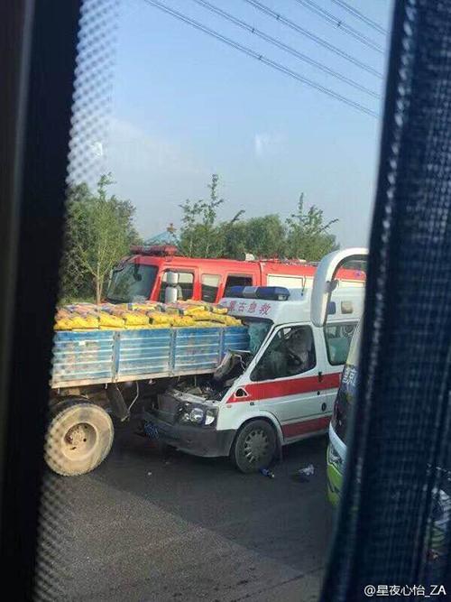 京承高速救护车撞上货车