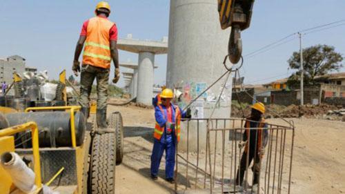 目前,有数以千计的中国工人参与肯尼亚的公路和铁路建设项目。(资料图片)