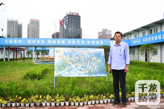 中建一局集团第三建筑有限公司西安高新万达广场项目生产经理赵振敏，他用高标准、严要求的工作作风和孜孜不倦、专业敬业的工匠精神，唱响了无愧年华的先锋赞歌。中建一局供图