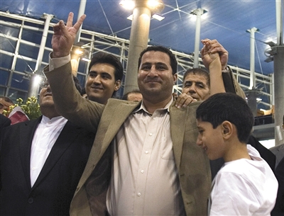 2010年7月，伊朗核科学家阿米里归国时受到热烈欢迎。