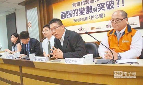 陆客赴台减少 台观光业无奈自救首次发动大规模游行 陆客赴台减少 台观光业无奈自救首次发动大规模游行