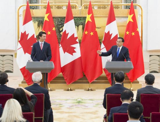 8月31日，中国国务院总理李克强在北京人民大会堂同加拿大总理特鲁多会谈后共同会见记者并回答提问。新华社记者 王晔 摄